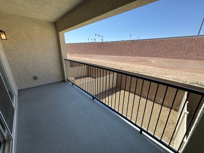 Building Photo - BEAUTIFUL 3 BEDROOM 3 BATH TRI-LEVEL HOME ...