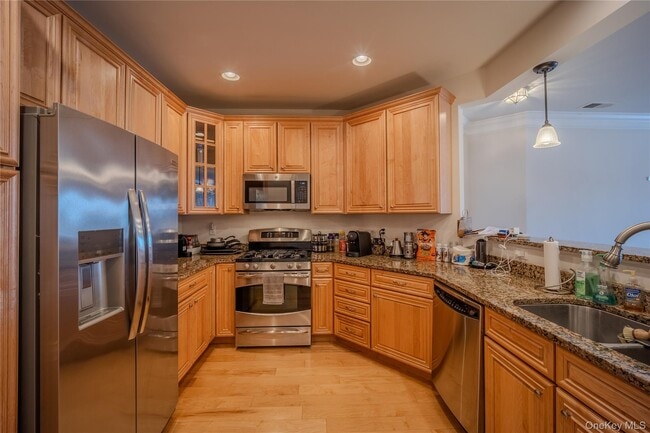 Building Photo - 2216 Bennington Dr