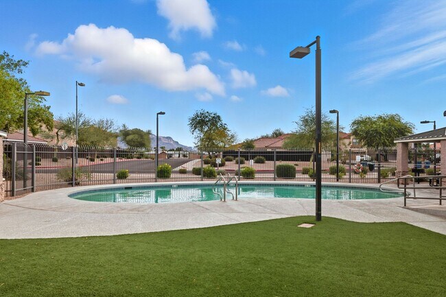 Building Photo - Beautiful 2-Story Home with Modern Upgrade...