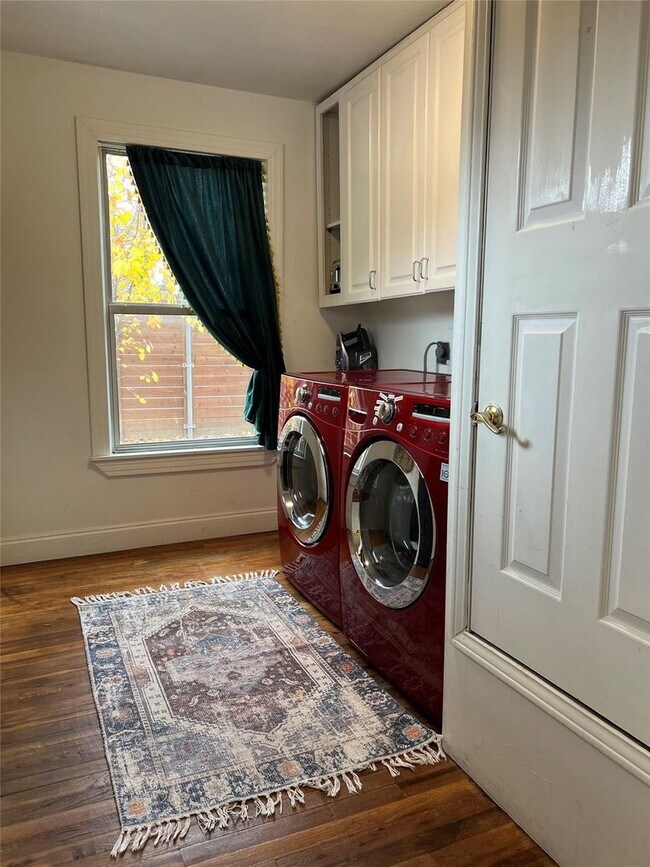 Building Photo - Amazing 3 Bed, 2 Bath Rental in Desirable Oakhurst Subdivision of Fort Worth- 76111