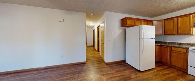 Building Photo - 909 W Cherry St