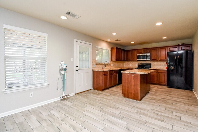Building Photo - 14615 Cypress Cottage Ct