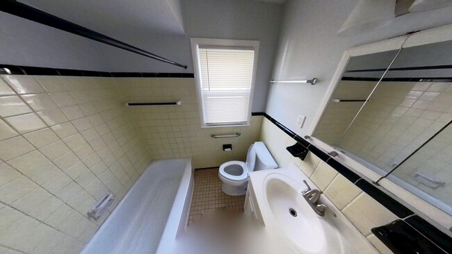 Building Photo - 11360 Mercedes