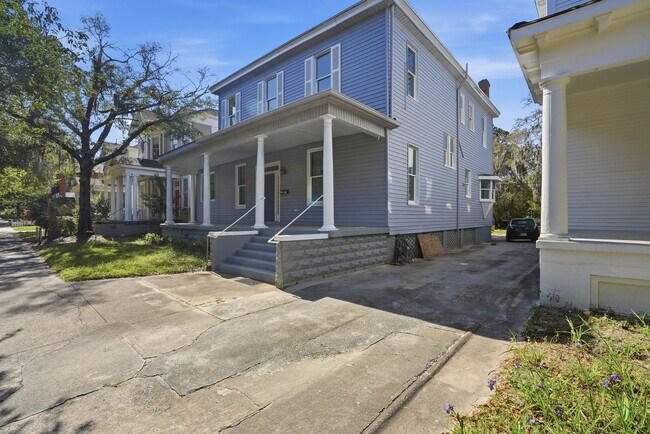 Building Photo - Beautiful Victorian Home for Lease in the Heart of Savannah