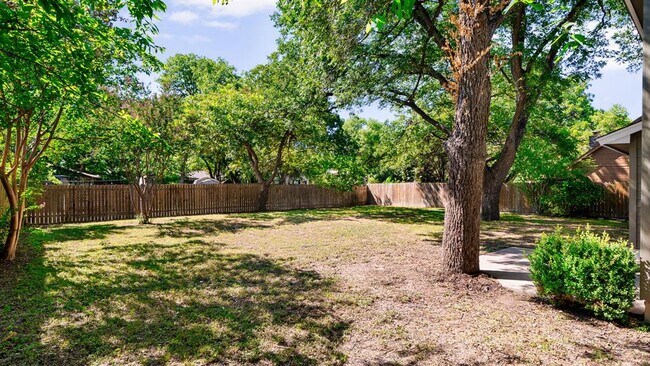 Building Photo - 7002 Crystalbrook Dr