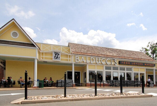 Building Photo - 10201 Grosvenor Pl