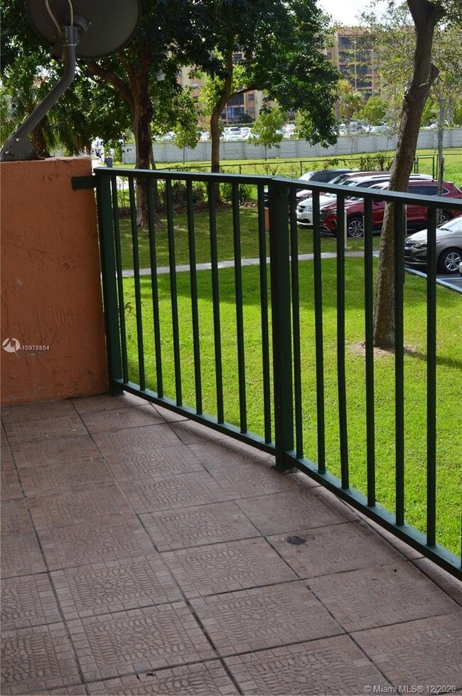 Building Photo - 9320 Fontainebleau Blvd