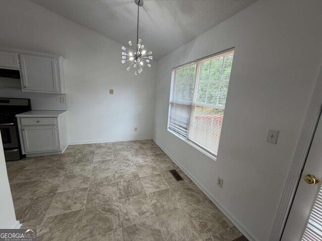 Building Photo - 1613 Fort Perry Way