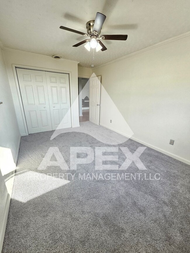 Building Photo - Spacious 4Bd – 2Ba Tri-Level Brick Home in North Knoxville!