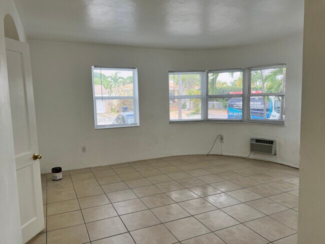 Building Photo - 9465 Abbott Ave