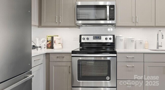 Building Photo - 145 New Bern St