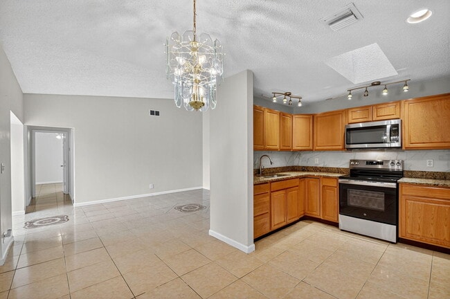 Building Photo - 2701 Waterview Cir