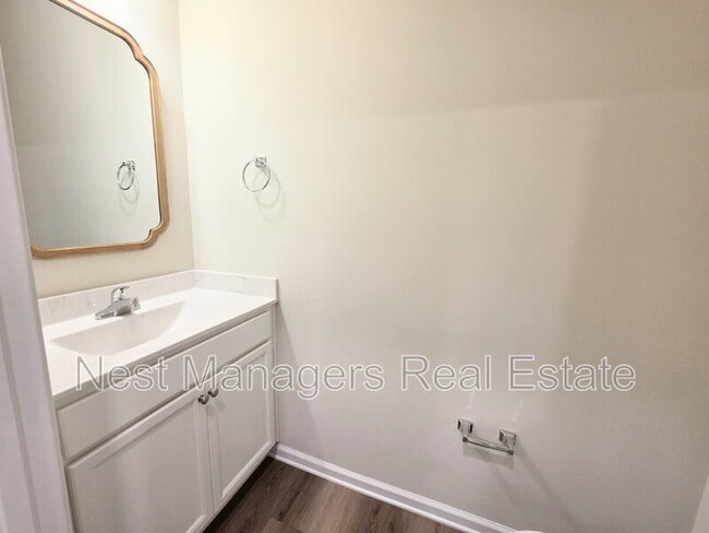 Building Photo - 1511 Fort Bragg Rd