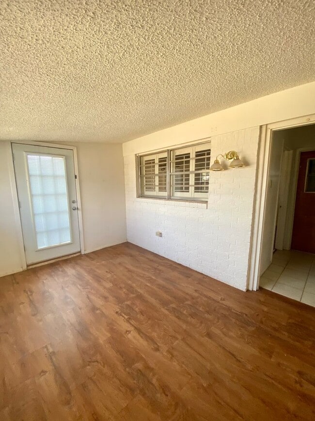 Building Photo - PRE-LEASING JULY.