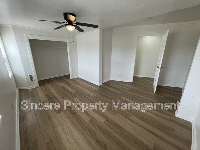 Building Photo - 2023 NW 40th St