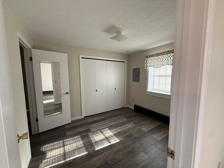 Building Photo - 4230 Harmont Ave NE