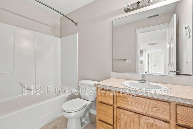 Building Photo - 9711 Nottingham Dr