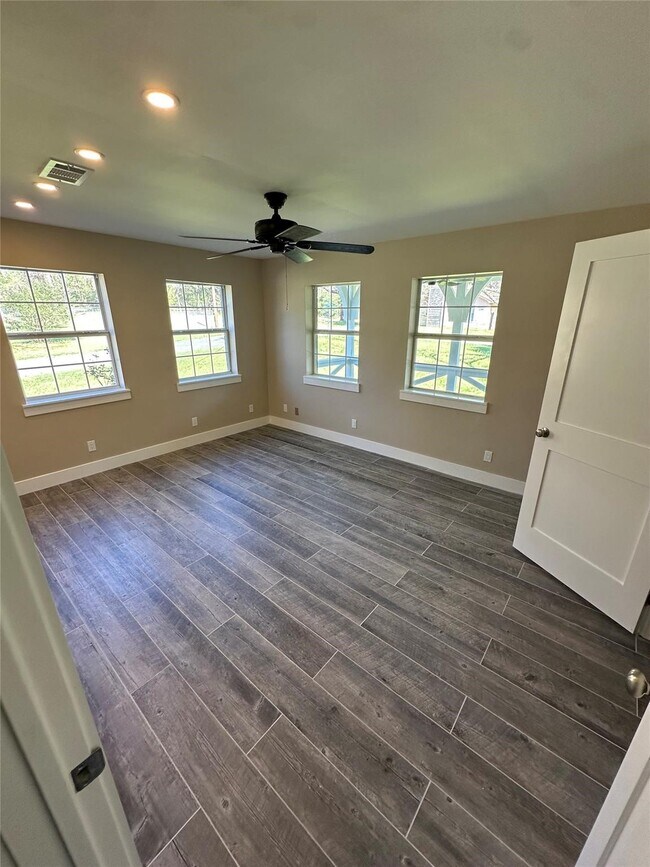 Building Photo - 680 Mockingbird Hills Dr