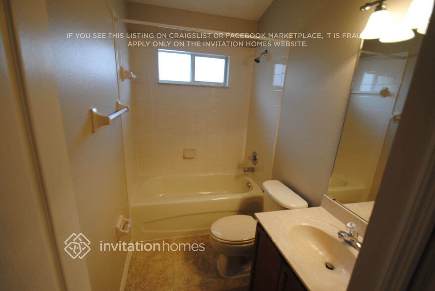 Building Photo - 15517 Lake Bella Vista Dr