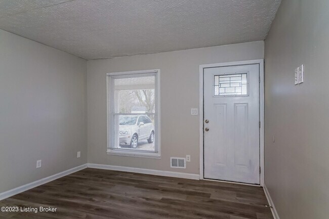 Building Photo - 5405 Tivoli Dr