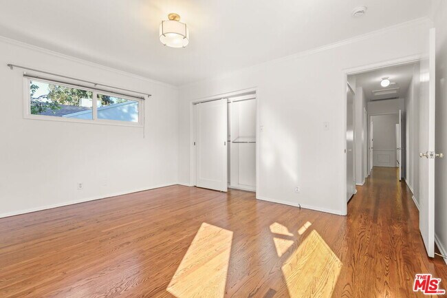 Building Photo - 5733 Radford Ave