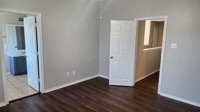 Building Photo - 11428 Hackmatack Way