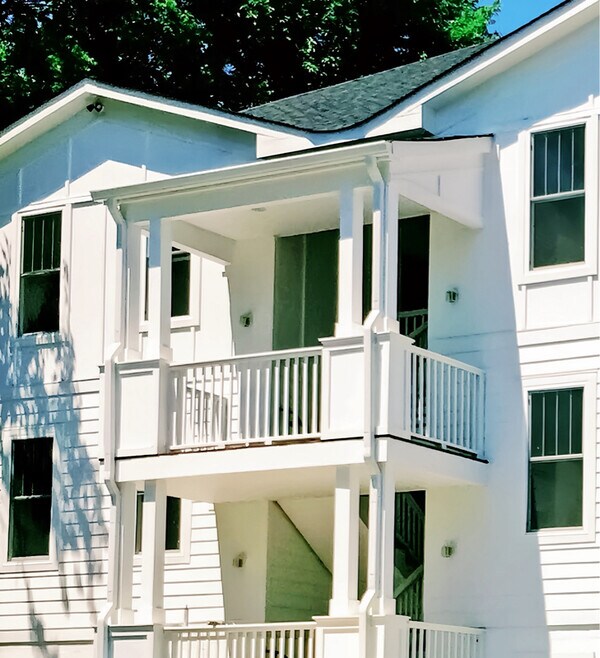 Building Photo - 1624 16th Ave S