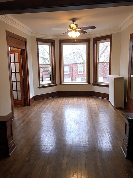 Living room - 5339 S Maryland Ave