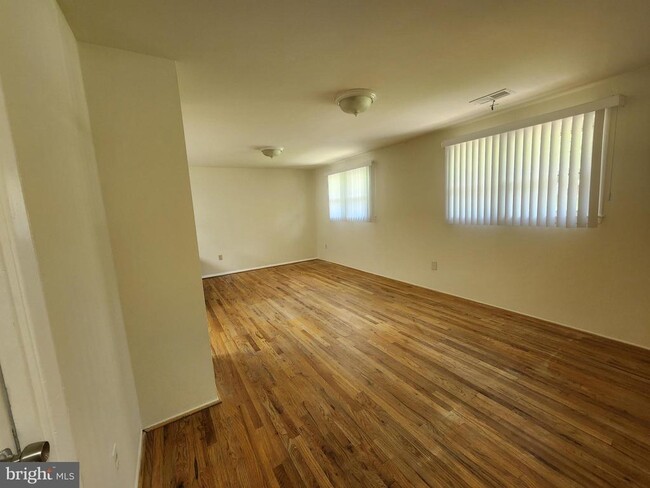 Building Photo - 13416 Tamarack Rd