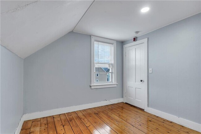 Building Photo - 244 Paradis Ave