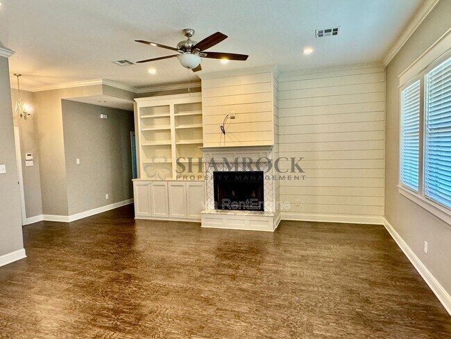 Building Photo - 10305 T Bury Ln