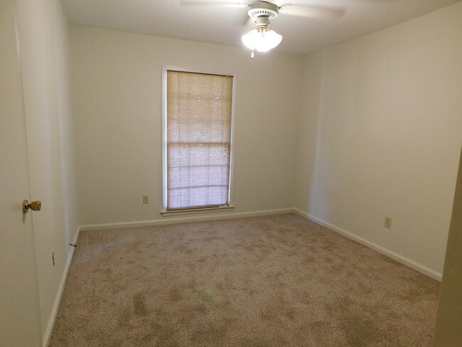 Building Photo - 212 Davors Dr
