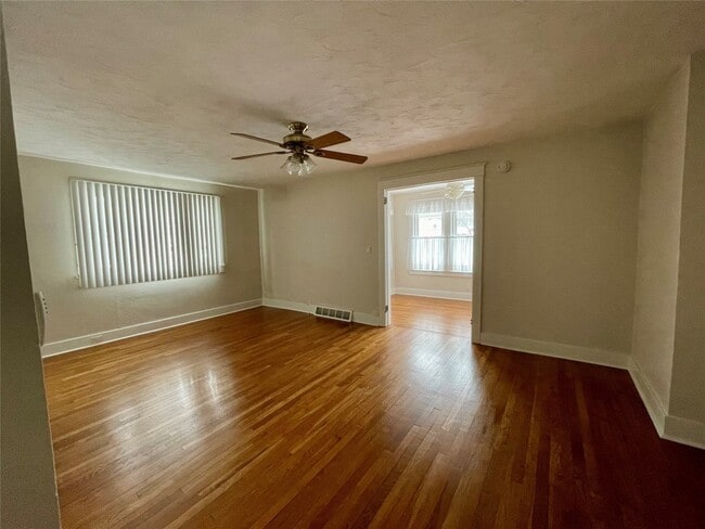 Building Photo - 206 E Edwards St