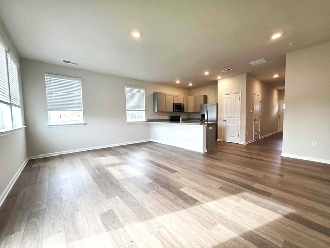 Building Photo - 1424 Sugarplum Ln