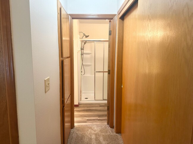 Building Photo - 3 Bedroom 2 Bath McMinnville OR
