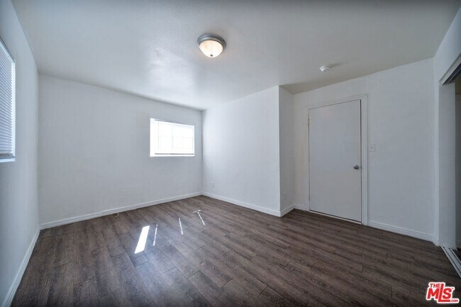 Building Photo - 642 W 109th Pl