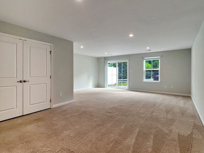Building Photo - Move-In Ready Townhome with Finished Basem...