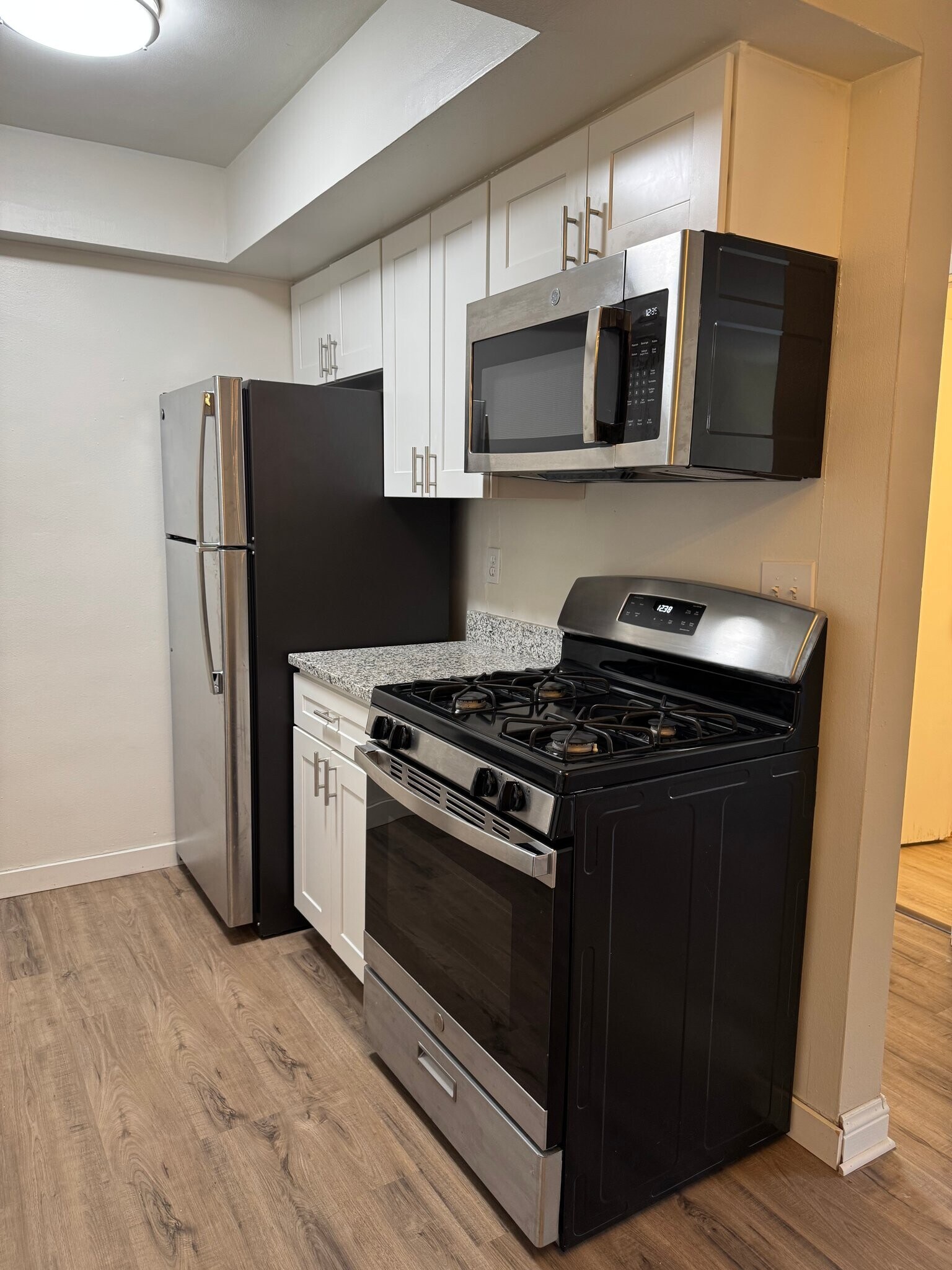 Building Photo - 2260 N Summit Ave