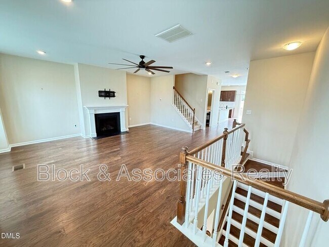 Building Photo - 537 Austin View Blvd