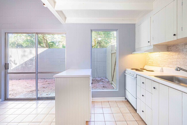 Building Photo - 30928 Spanish Oaks Dr W