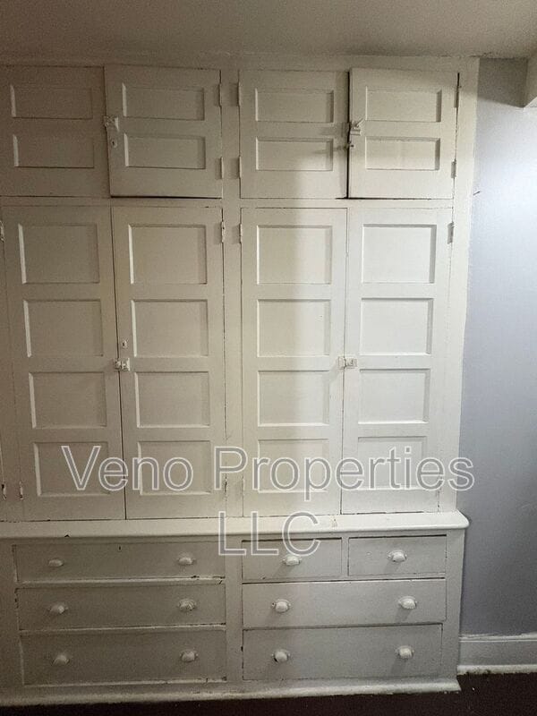 Building Photo - 594 Madison Ave