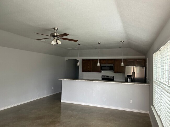Building Photo - 915 Rebecca Ln