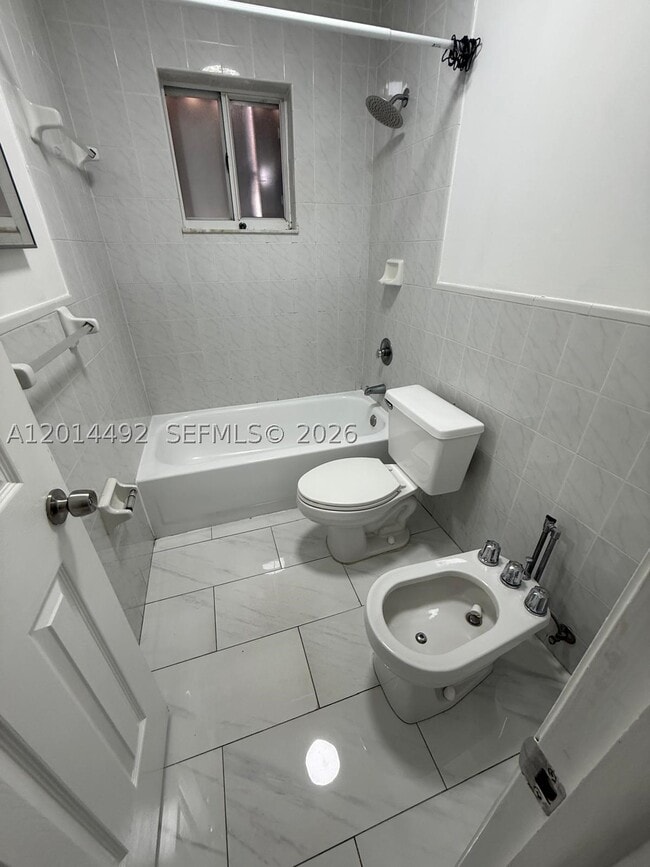 Building Photo - 2212 W 74th St