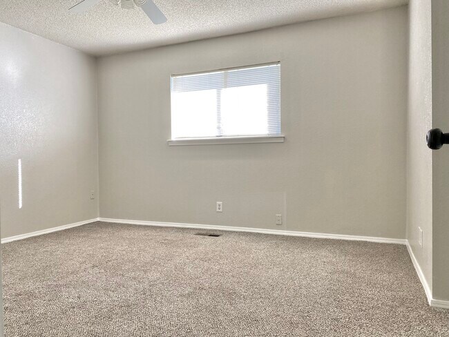 Building Photo - 305 W Quantico St