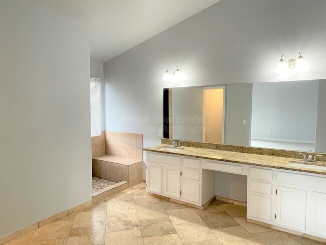 Building Photo - 5164 W Ross Dr