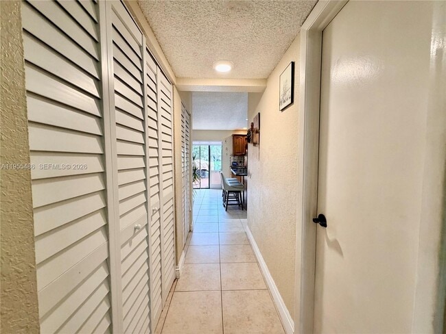 Building Photo - 2865 Begonia Way