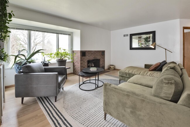 Building Photo - 522 Togstad Glenn