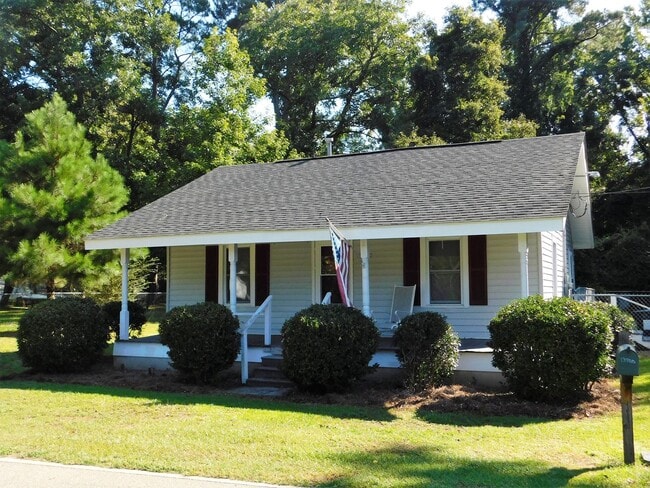 Primary Photo - 13700 Mc Coll St