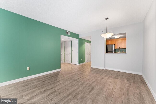 Building Photo - 1150 K St NW