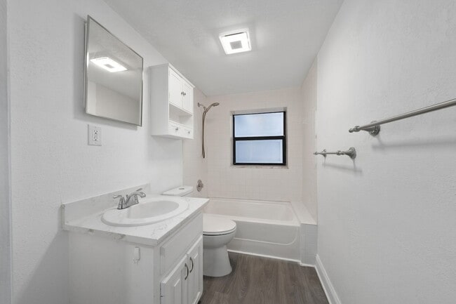 Building Photo - Completely Renovated 4/2 Home on a Corner Lot in the SODO Area of Orlando